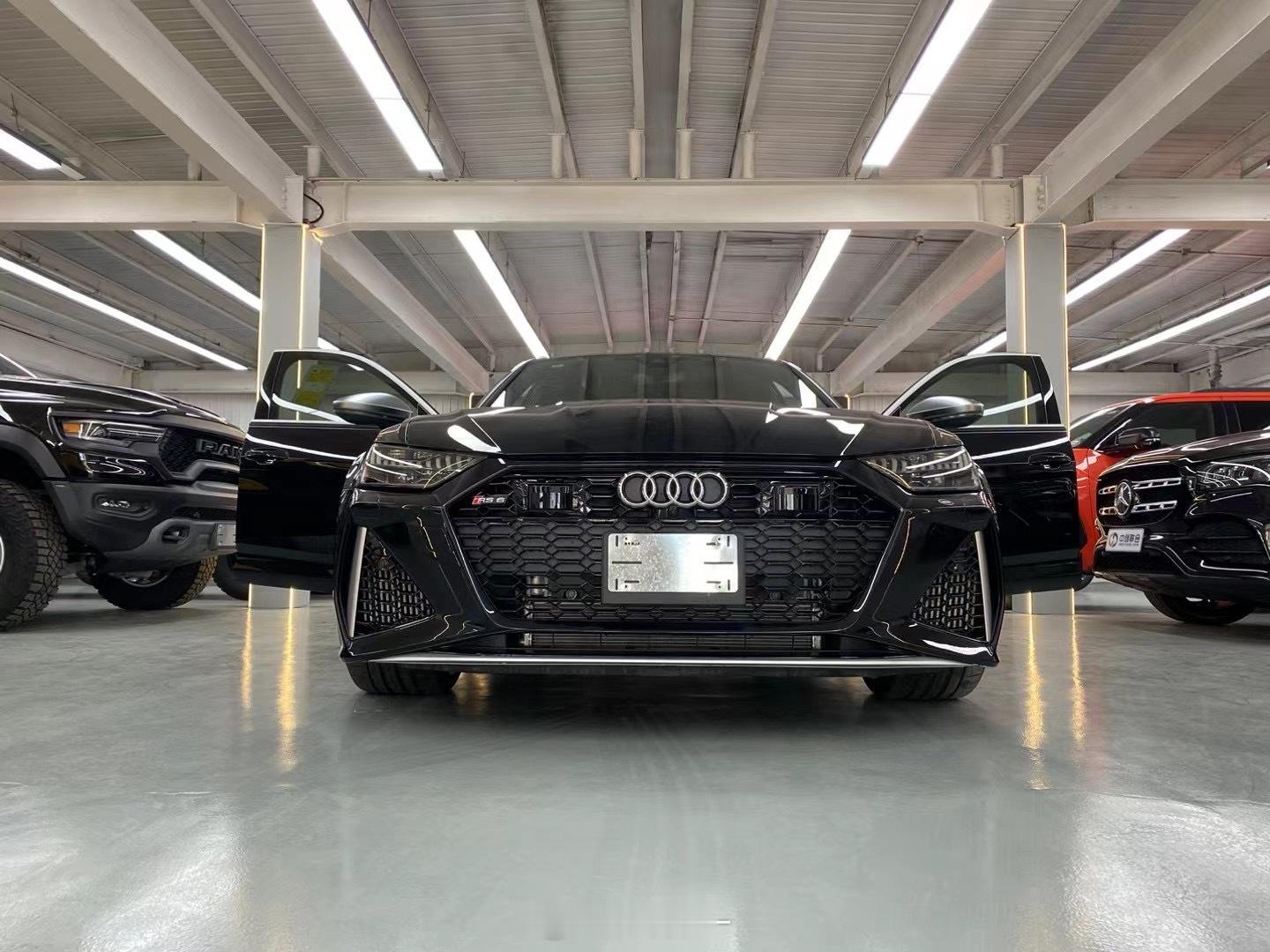 在朋友圈看到的平行进口RS6，152万裸车。车确实不错，但现在奥迪品牌真的扛不住