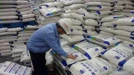 霍尔木兹海峡那边还没消停，谁能想到，咱们西北新疆、宁夏和内蒙的尿素厂却忙得脚不沾
