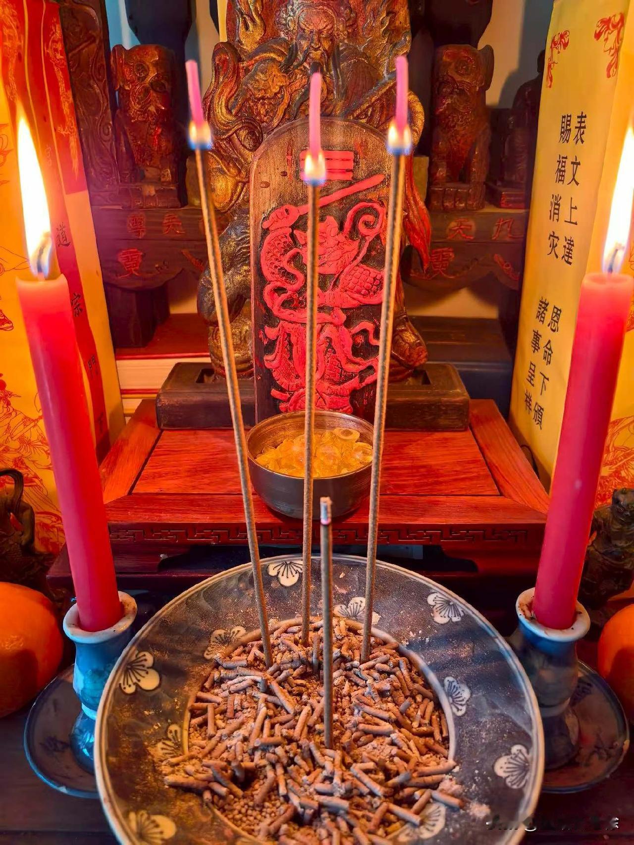 泰山这个地方为什么总能引起“百家争鸣”，恐怕是会把权威当成第一生产力，但凡视角发