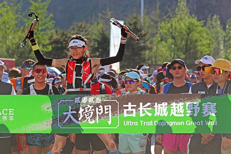 越野降维打击！马拉松大神杨春龙，上演极致碾压夺冠！
 
大境门古长城50公里越野
