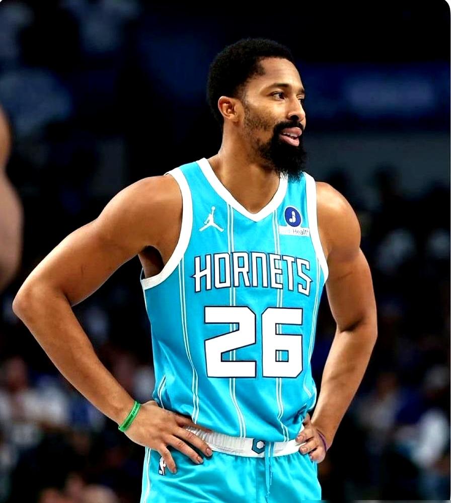 在NBA连份合同都捞不着，转头就敢向CBA球队要顶薪，真把咱们当成有钱无脑的养老