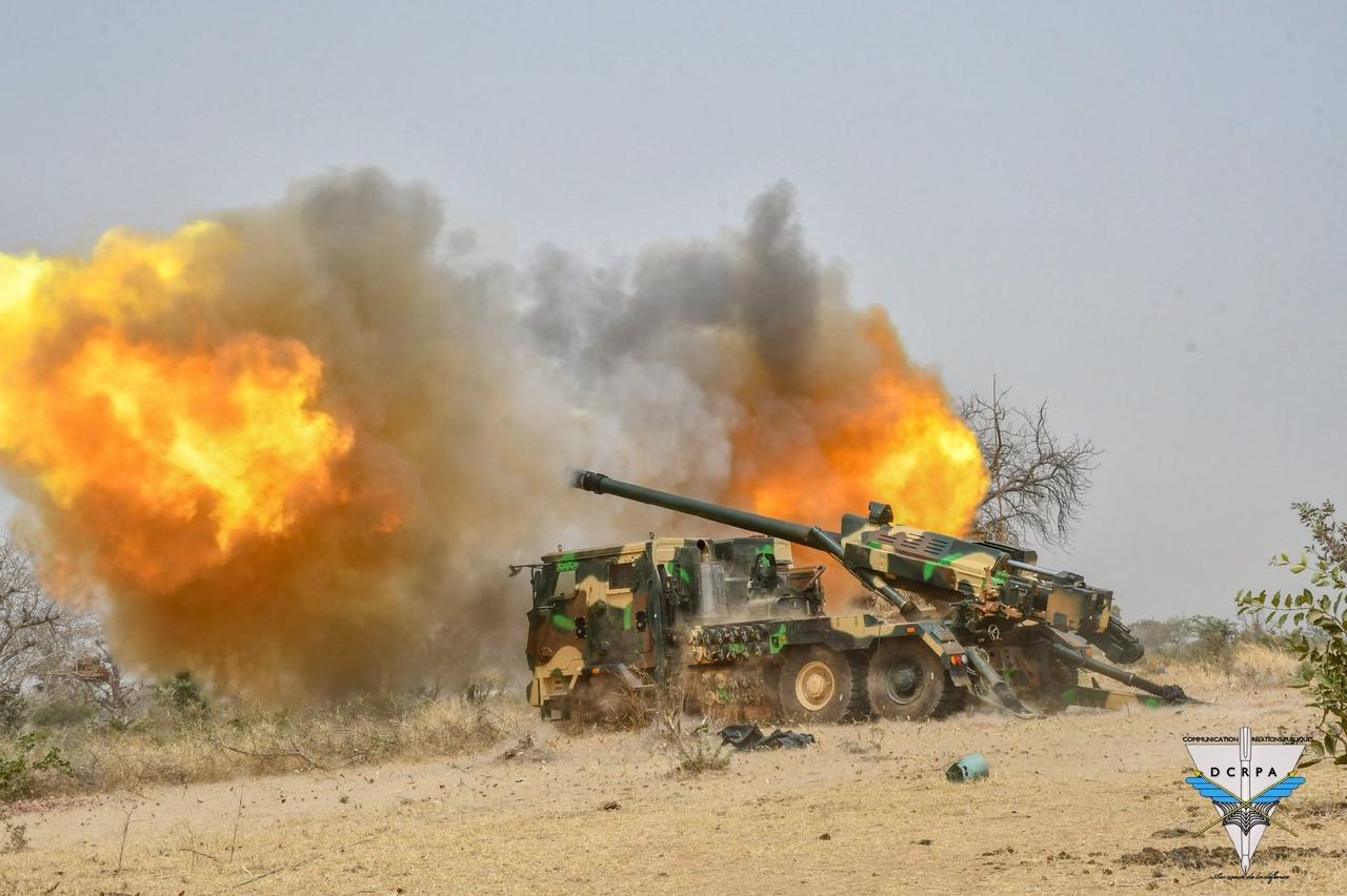 黑叔叔都说好的SH15车载加榴炮！

布基纳法索炮兵使用外贸SH15车载155毫