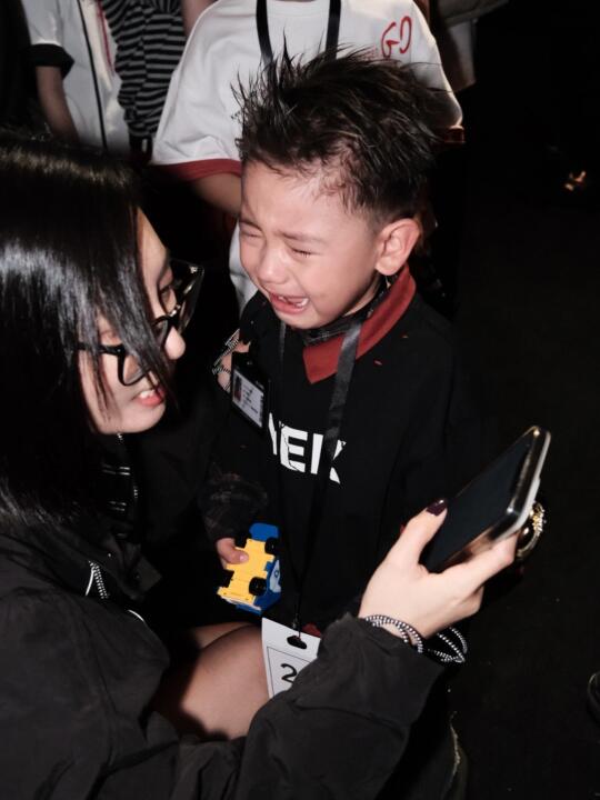 妈耶！原来三岁小孩上时装周是这样的…