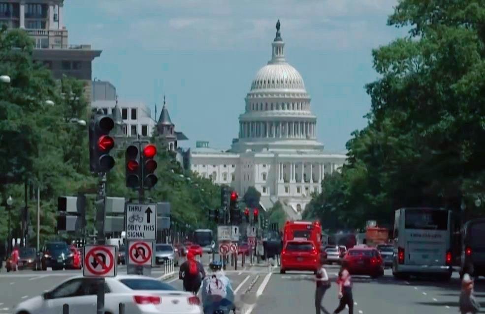 当地时间4月28日，一项路透社/益普索的最新民调显示，美国总统特朗普的支持率降至