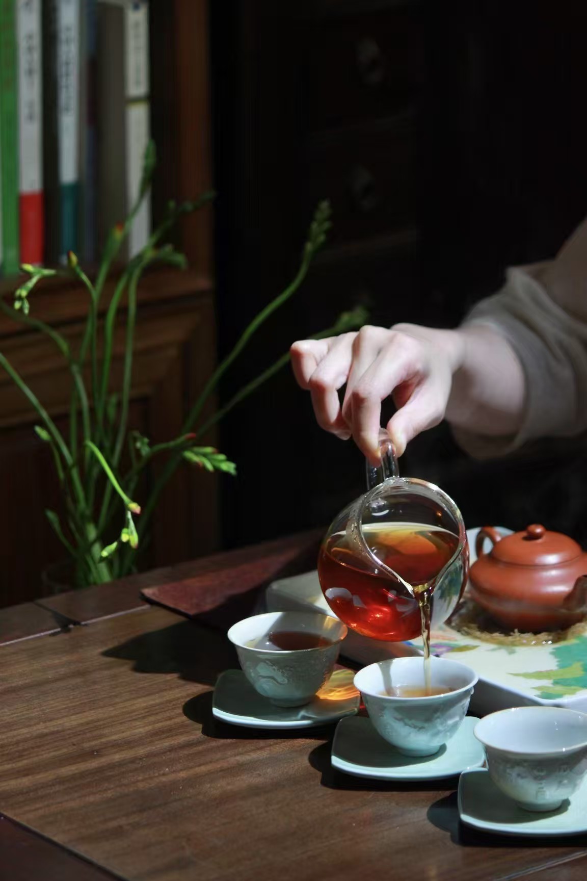 茶道  浮生偷闲一盏茶，静心沉气，静默之中积攒向内生长的力量。 