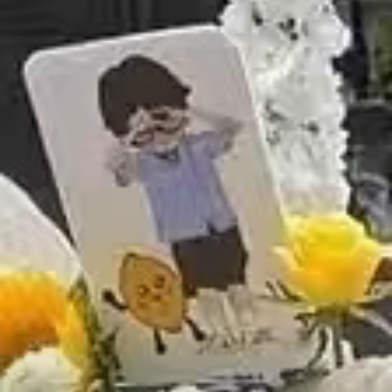 才发现这花篮里的图这么写实呢，🍋就这样死死的抱着檀帝大腿不撒手，想被檀帝抱在怀
