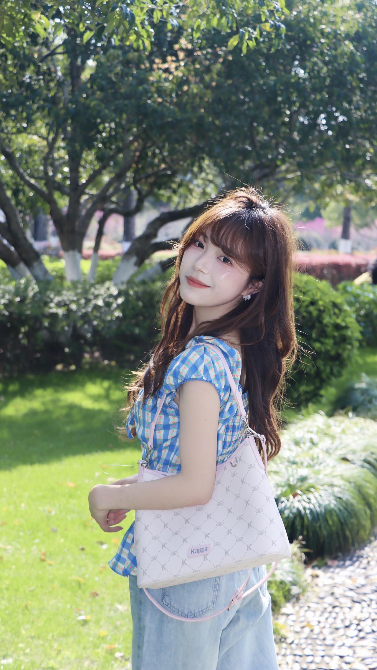 蓝格小衫+浅蓝牛仔裤｜春天的清爽感被我拿捏了💙
ootd穿搭