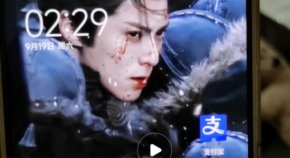 有人存了这张壁纸的原图吗  我找不到了 是三个这样的图叠在一起的长图 壁纸的尺寸