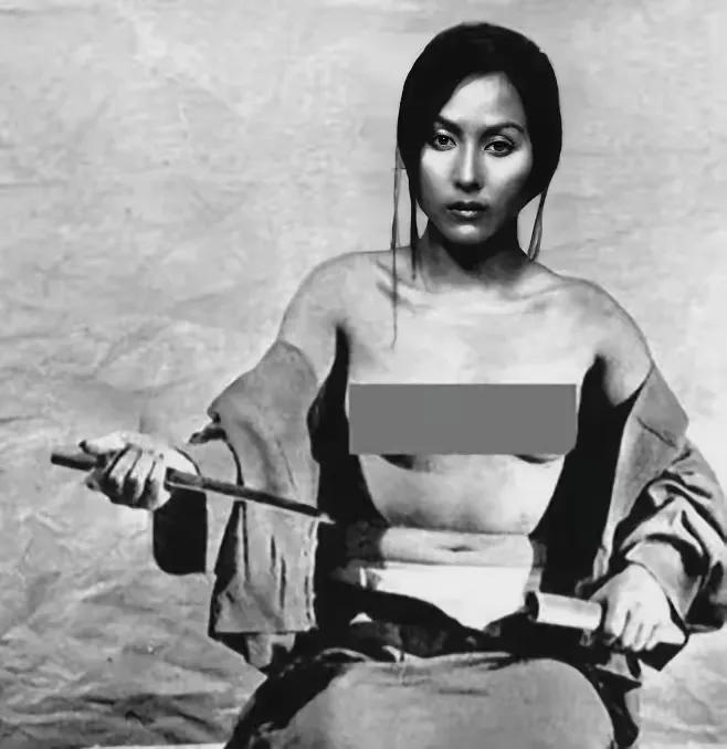 不管这个女人的背景如何，我们还是佩服她切腹的勇气。
        让人汗颜的是