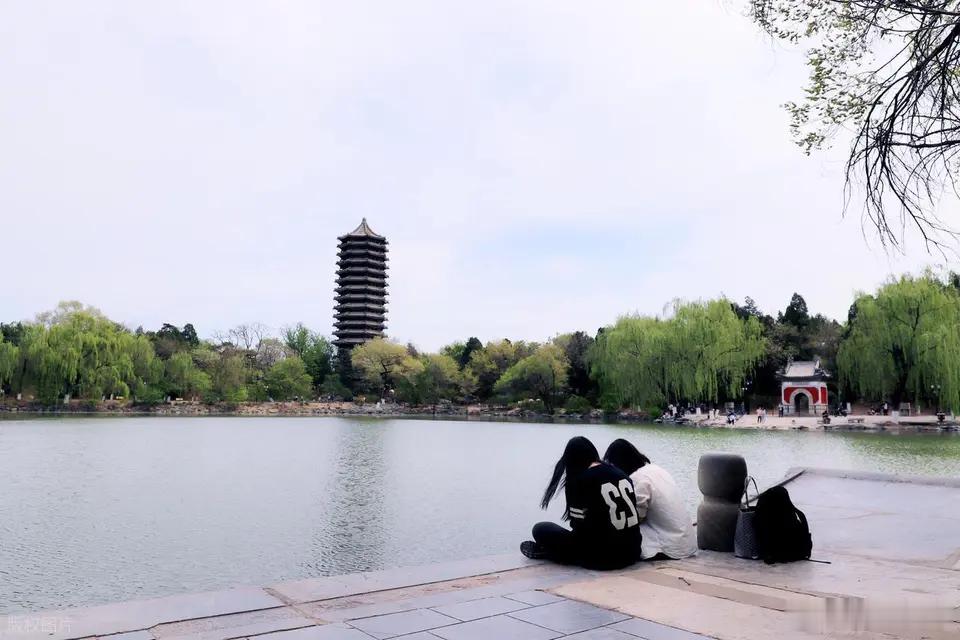 【网友建议清北建“校耻堂”，孙玉良：给石、陈设跪像是最好思政课】近年来，关于清华