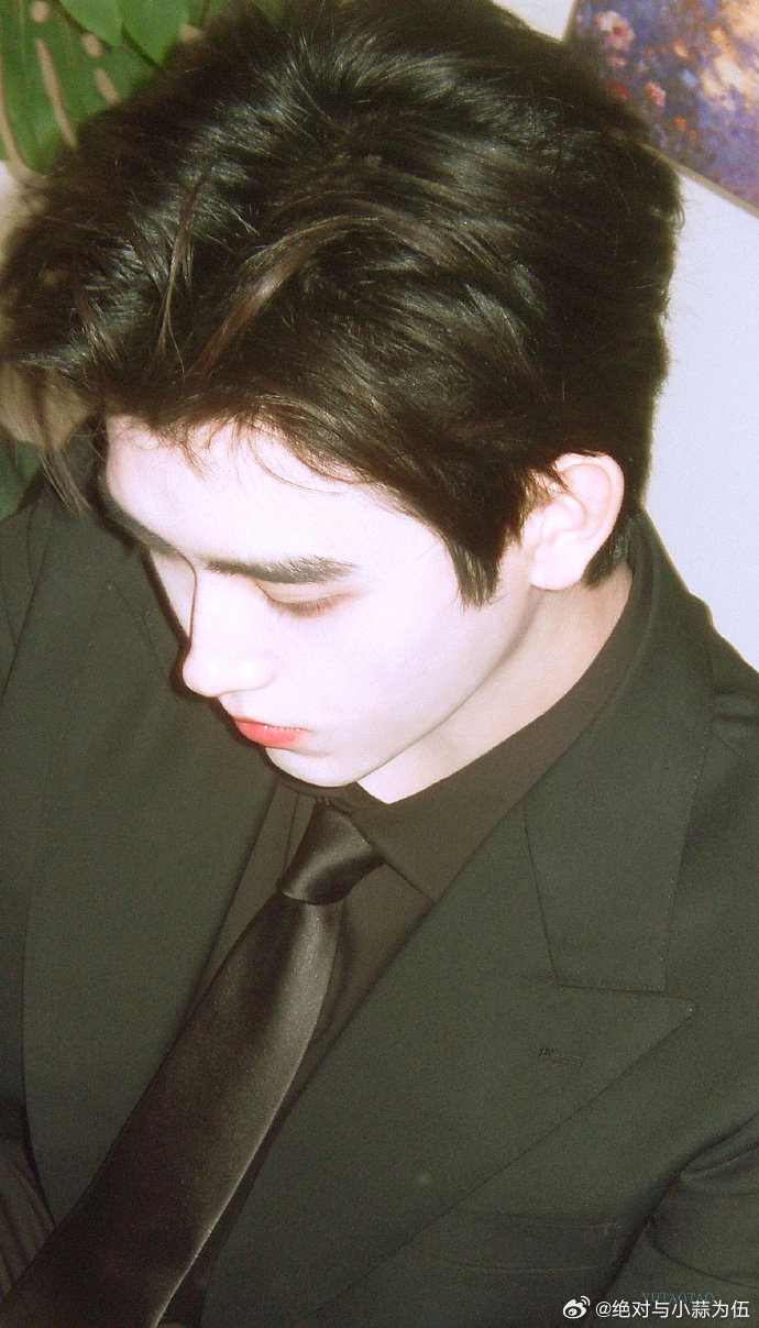 陈飞宇吃到了身高的红利. 阿瑟这次真的赢麻了！188身高在《纯真年代的爱情》里完