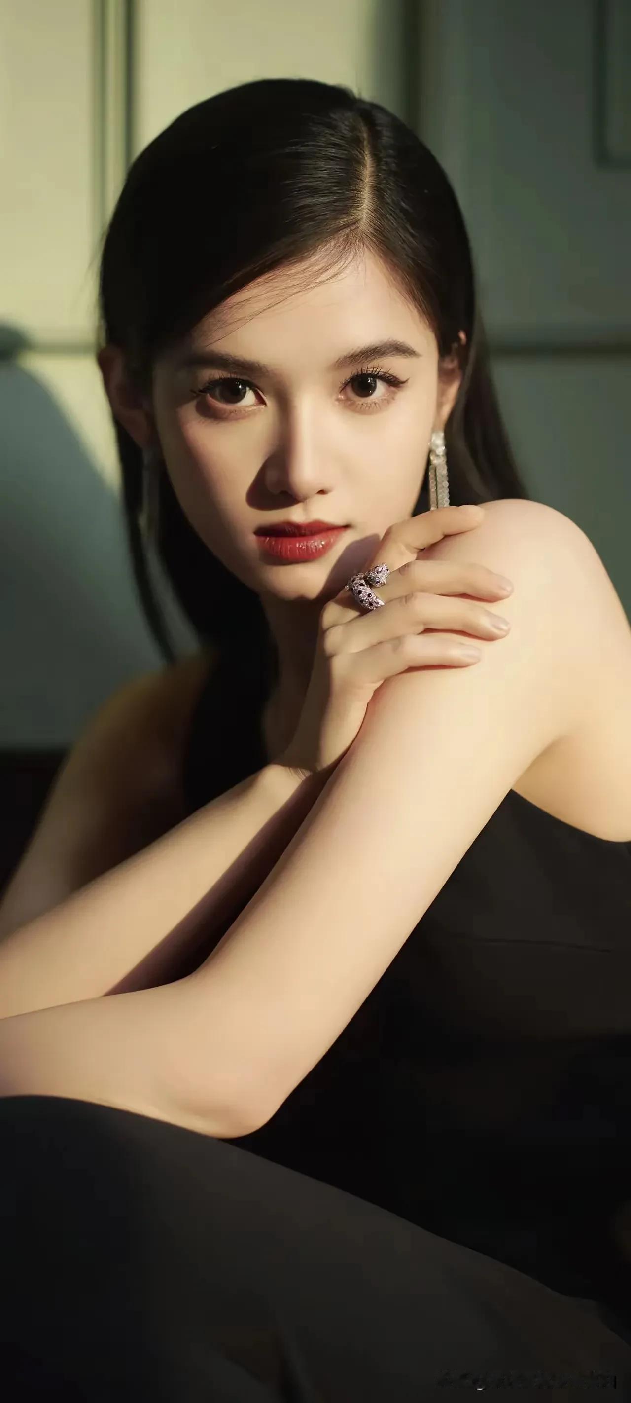 张婧仪美图分享，油画雕塑一样完美的面庞女神图来袭 女神美图安利 绝美明星壁纸 明