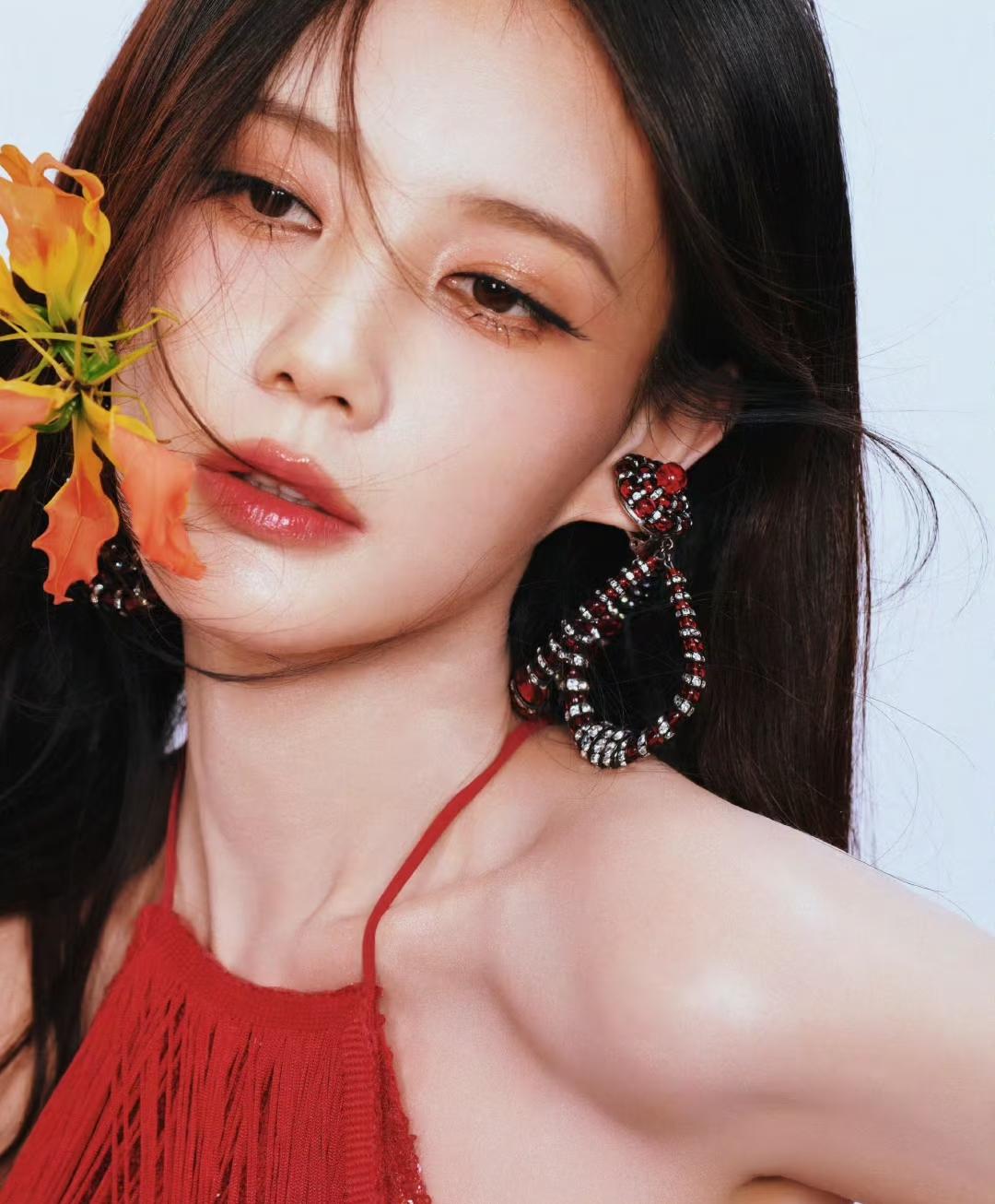 李一桐35岁还没结婚，这事儿你刷到过吧？

不是她没人追，也不是什么“眼光太高”