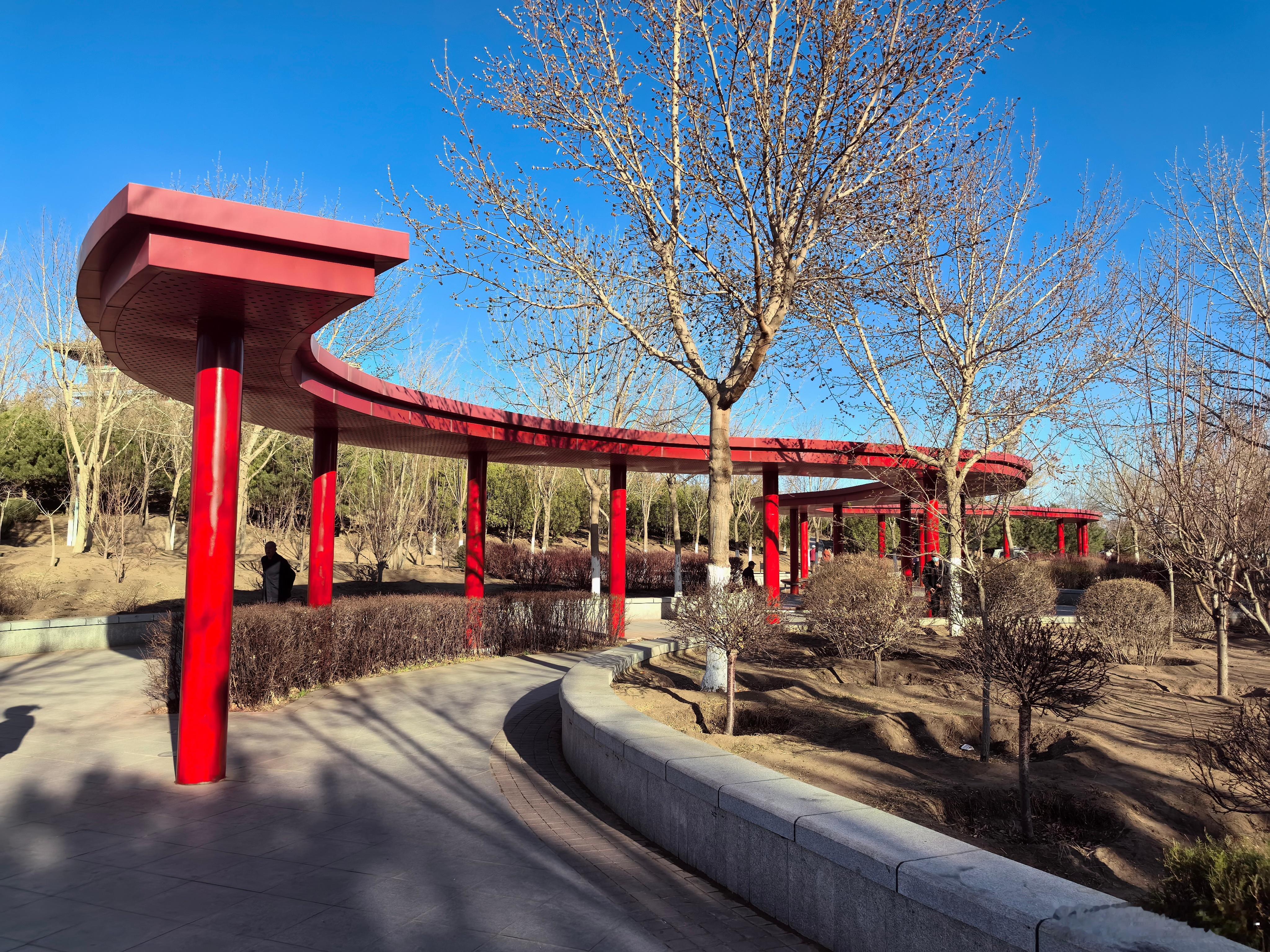 #记录生活# 周末清晨，换上一身运动装，去北山公园遛一遛。湛蓝的天空，清新的空气