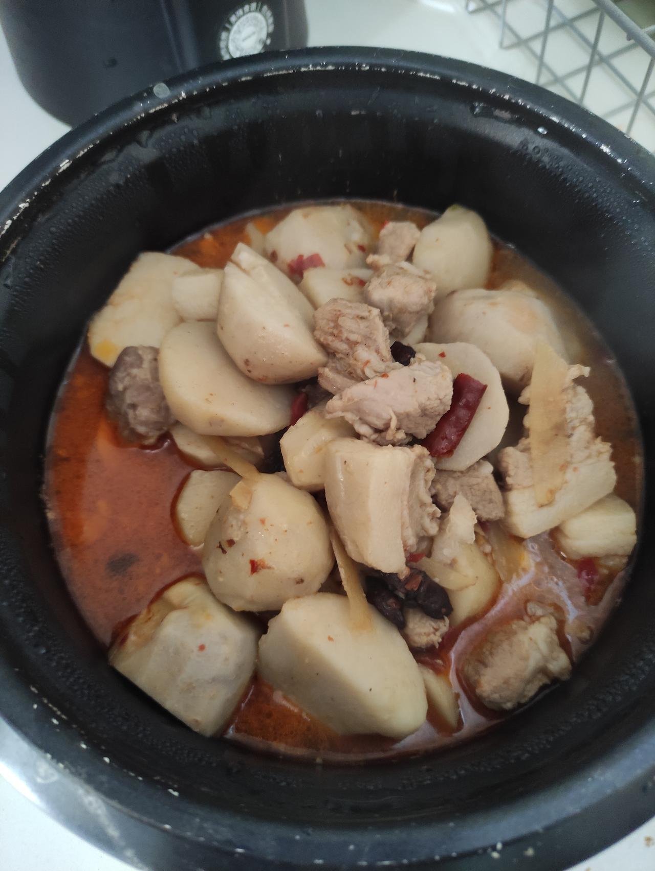 分享你的随手拍芋头炖猪肉，很好吃。