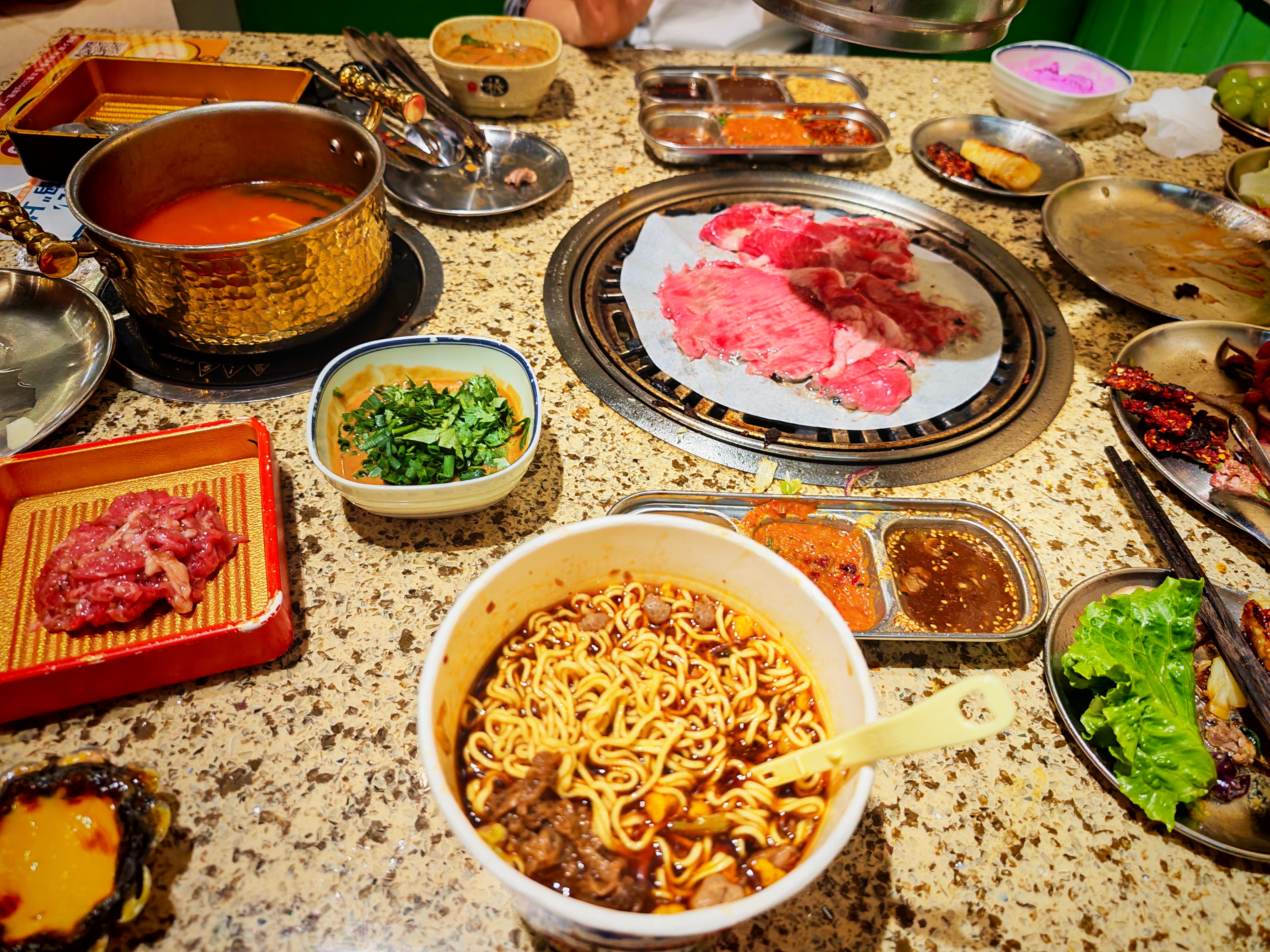 以前是踩雷在烤肉吃泡面，现在纯属是因为好这口😋吃帆仕  ​​​
