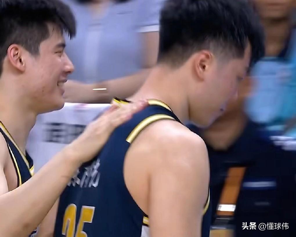 给皓哥道歉！萨林杰谈张皓嘉：

“他今天的表现很强势。”

“特别是关键的第四节