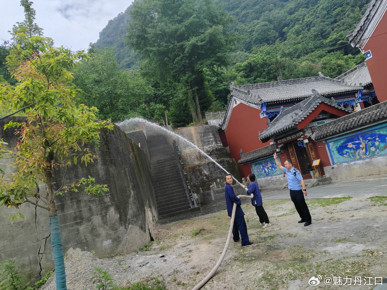 武当山琼台中观开展防暴防火演习 守护世界文化遗产地安全2026年6月17日，为切