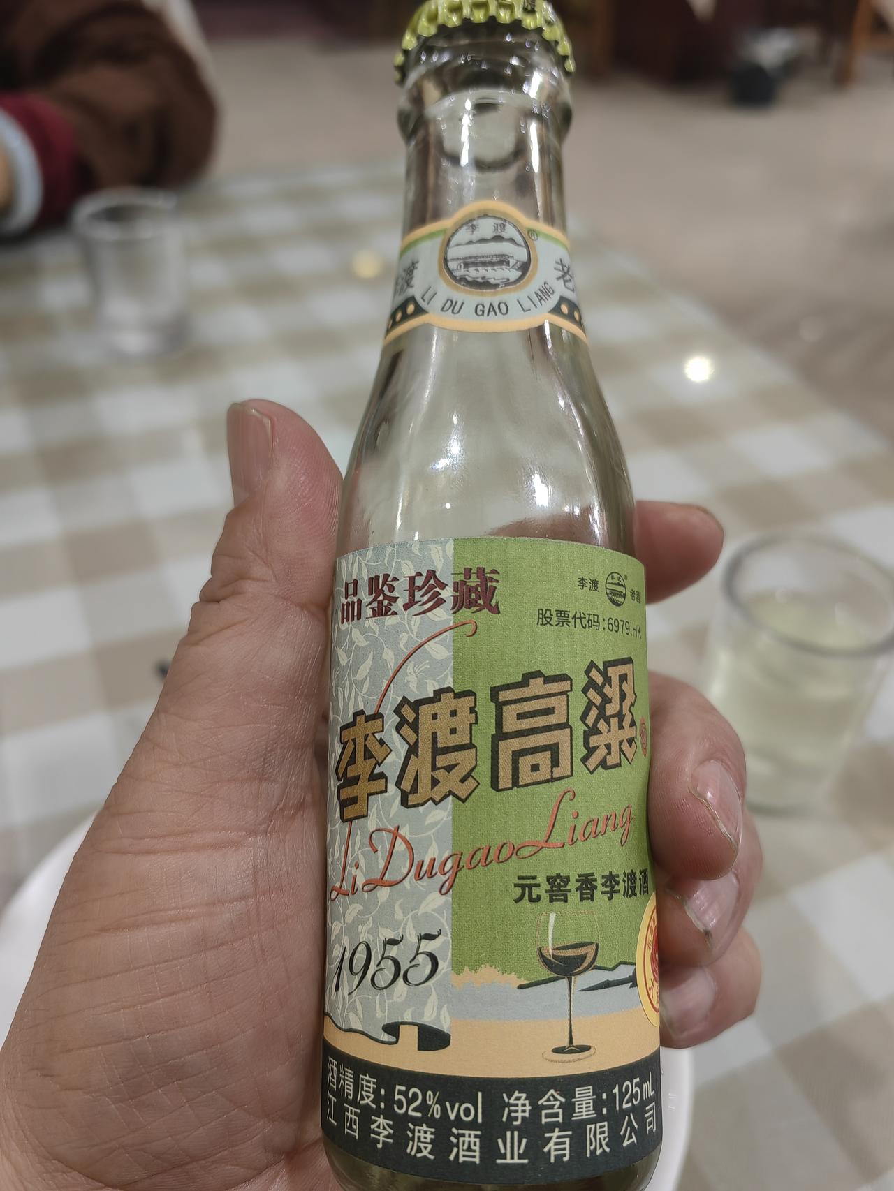 傍晚，和太座出门，湖塘遛达了一大圈。
​1，去银行查询，有笔千余元的进账，虽然是