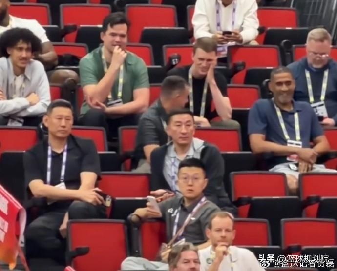 李楠和总经理这是来夏联挑选外援来了！

李楠被官宣担任北京主教练后，确实尽职尽责