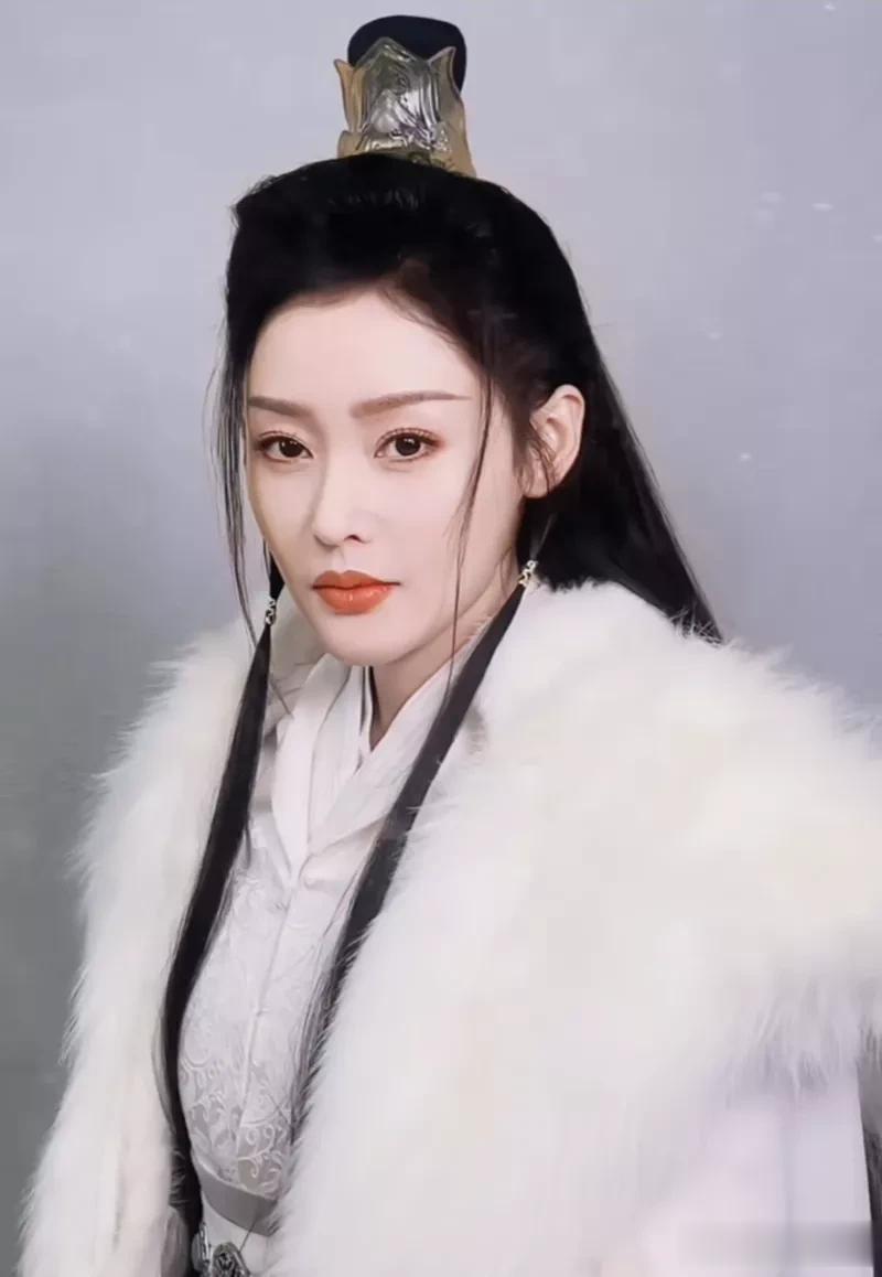 有人说张天爱这个造型可以媲美张敏版的赵敏，大家怎么看？
我个人觉得有点那么个意思