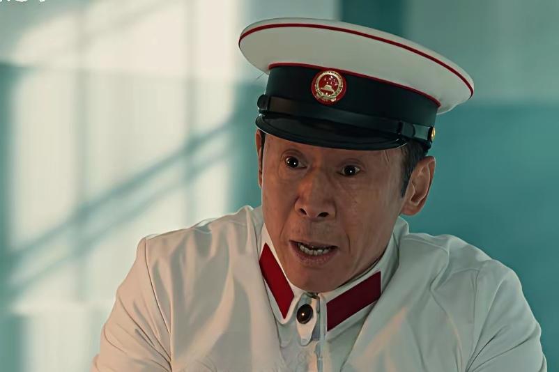 追剧《依依向北风》  剧中两个领导干部盛必捷和刘达生的理论水平就差远了。
   