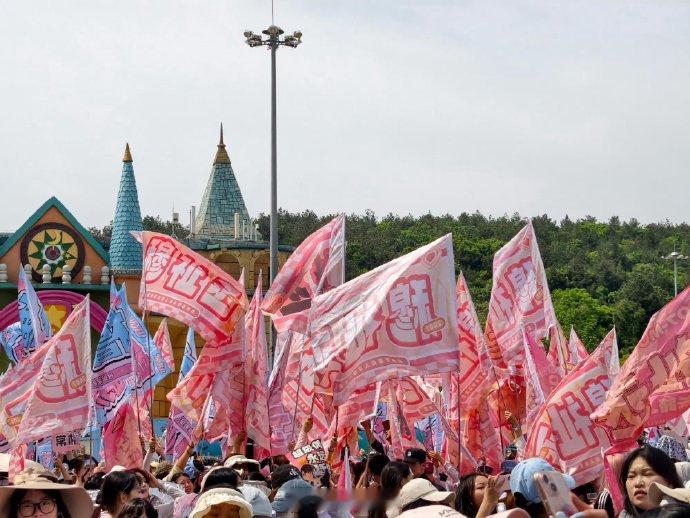时代峰峻回应穆祉丞没饭撒粉丝真正在意的“双人规划”问题，声明里一个字没提，反而只