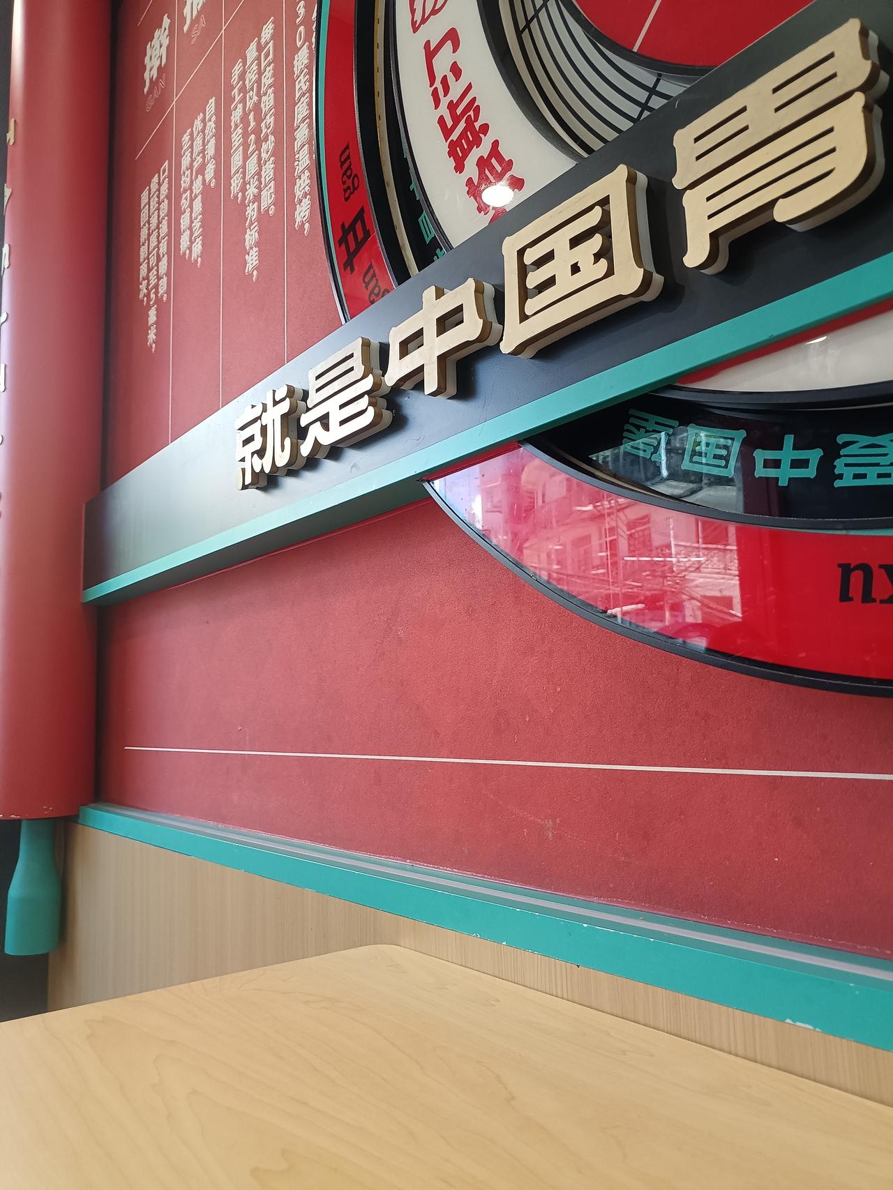 真没想到，我们小小的镇上也能有个塔斯丁，而且生意超好，每次去都排着好多人。

已