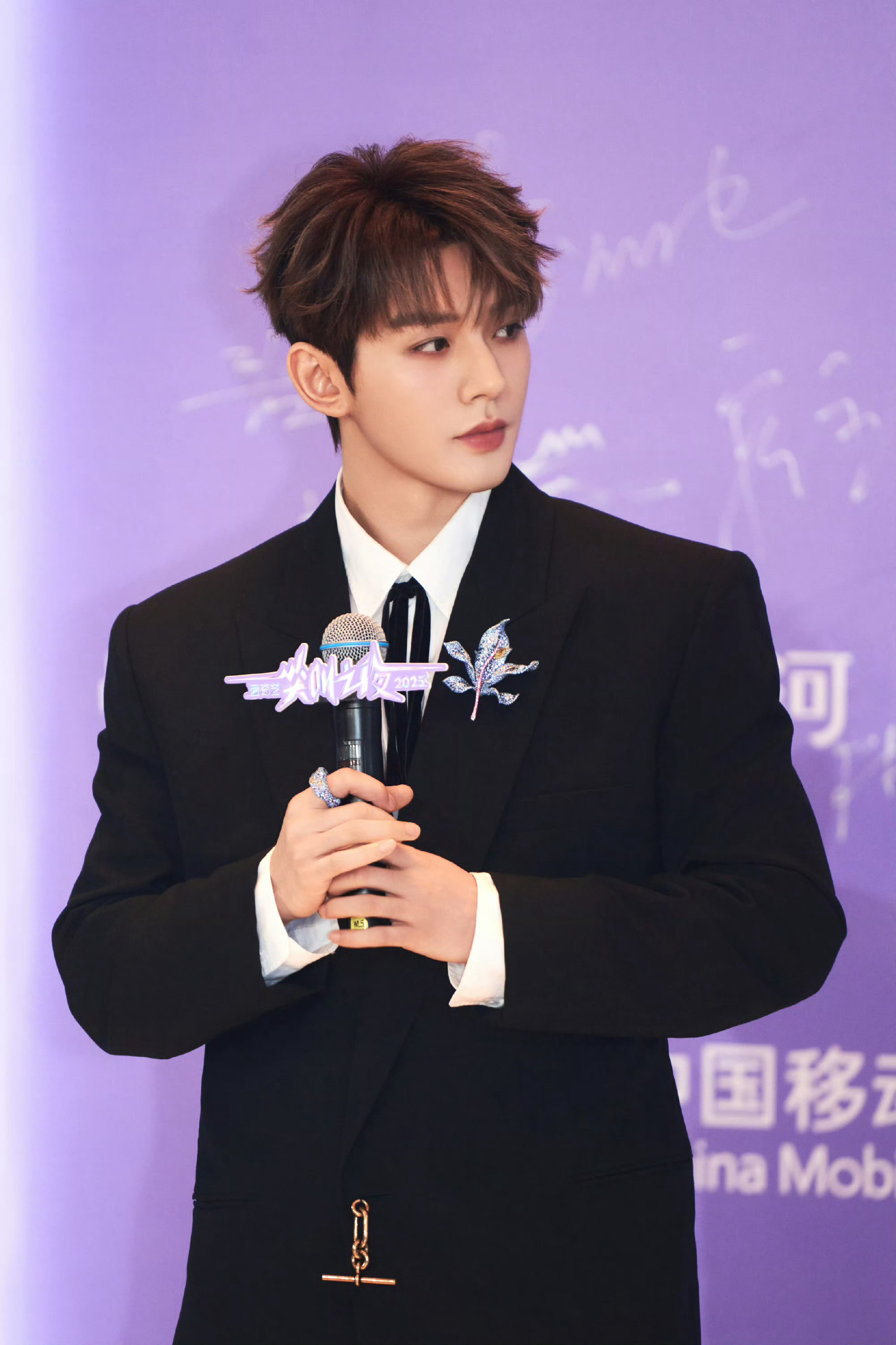 期待邓为的微博之夜红毯，盛世美颜又要大鲨四方了妆造就按尖叫之夜这个标准就行，超喜