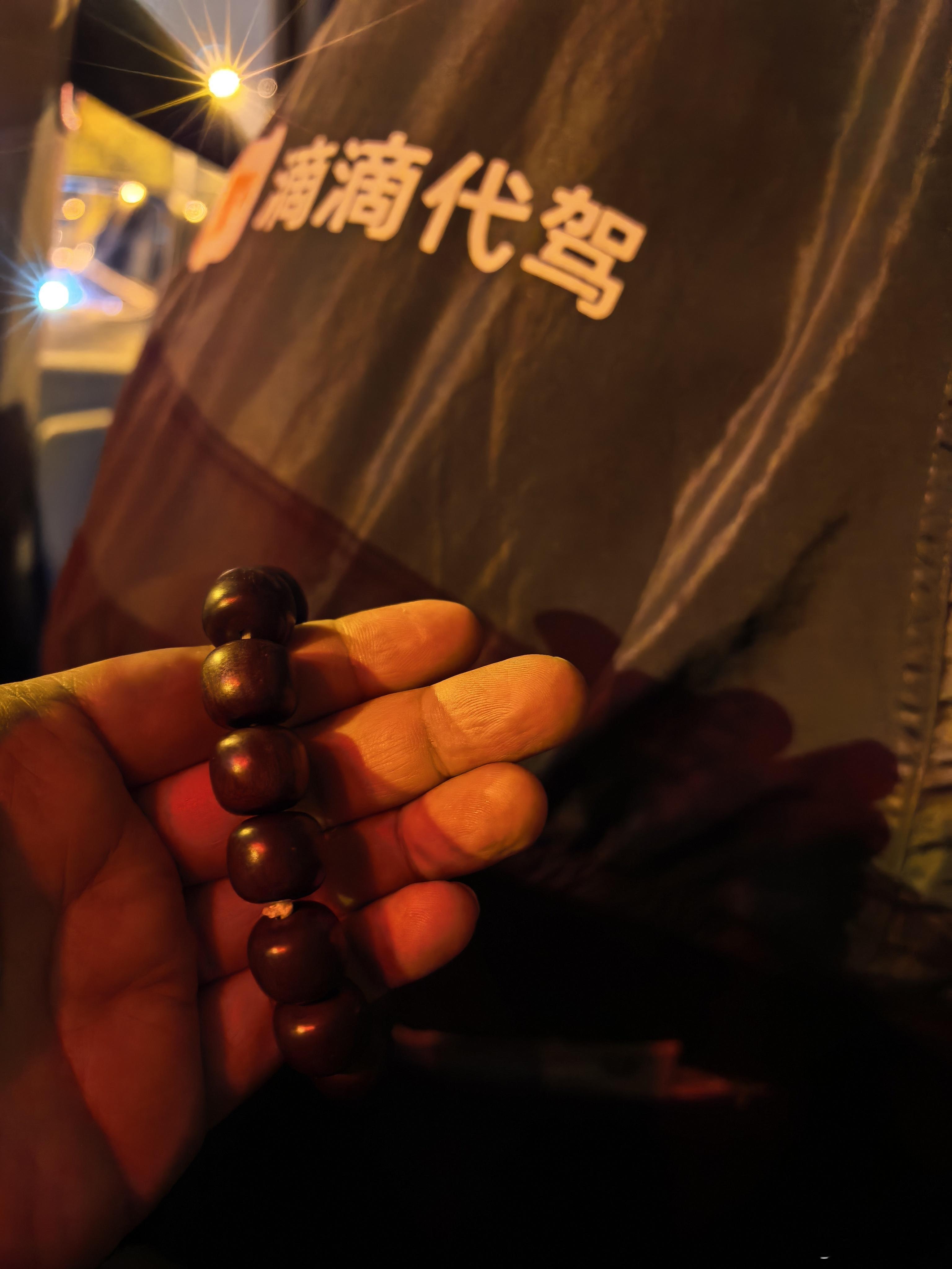 江湖太浅，容不下世态炎凉，希望此刻大家能够理解我的跌跌撞撞。 ​​​