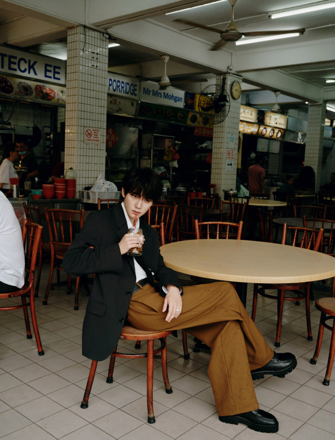 周翊然这组好有氛围感