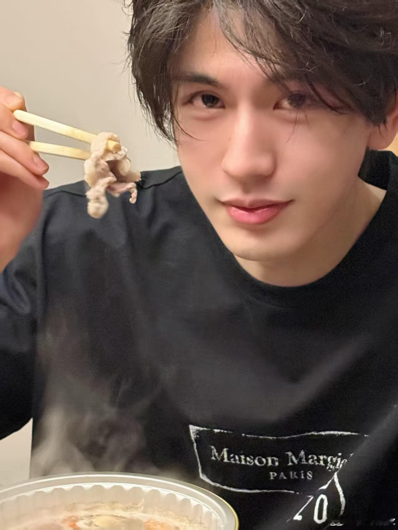 张凌赫吃肉女友视角的张凌赫女友视角的张凌赫，别管了吻了，[抓狂][抓狂] ​​​