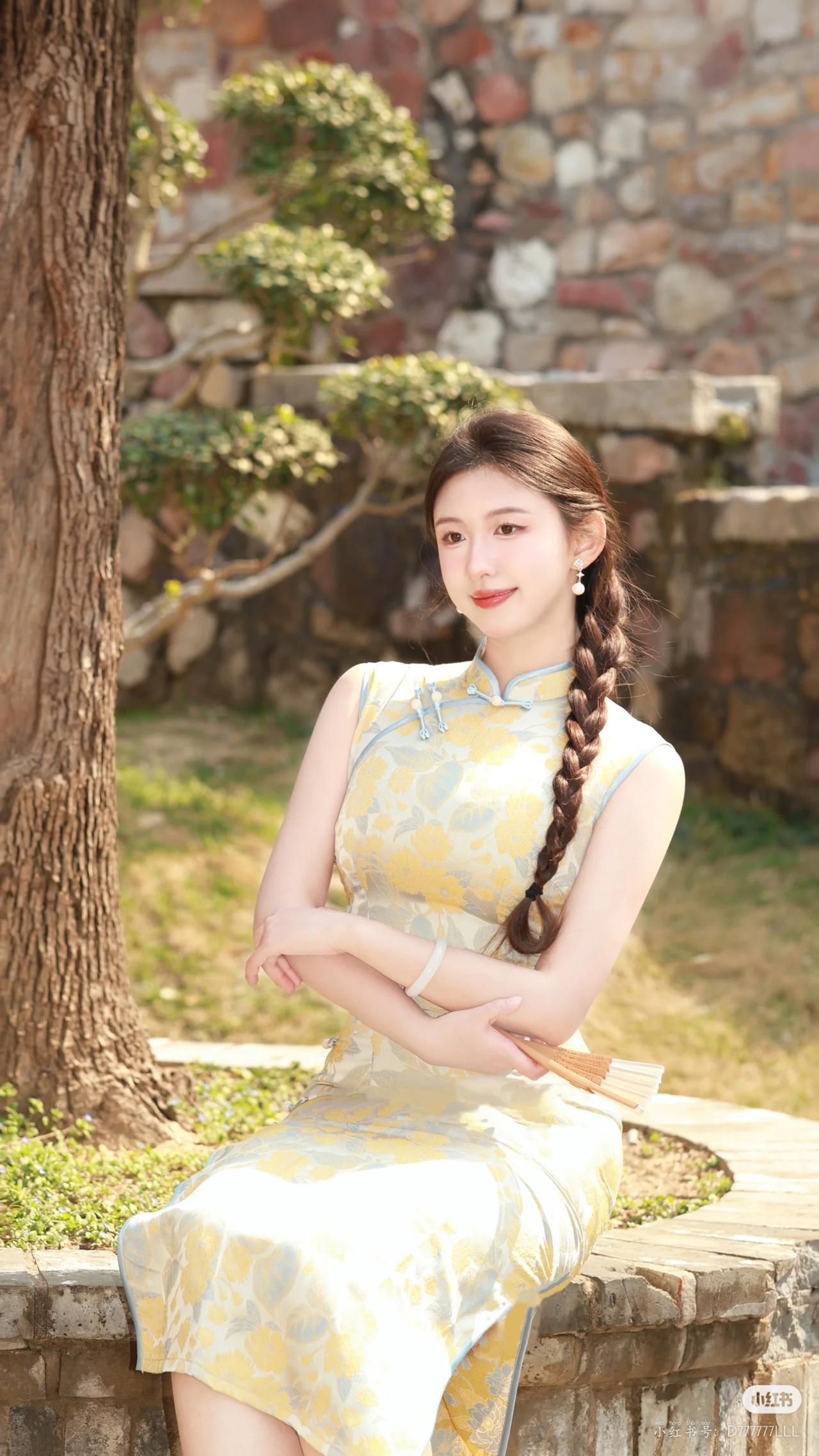 穿着旗袍上街，你能接受吗美女旗袍穿搭写真