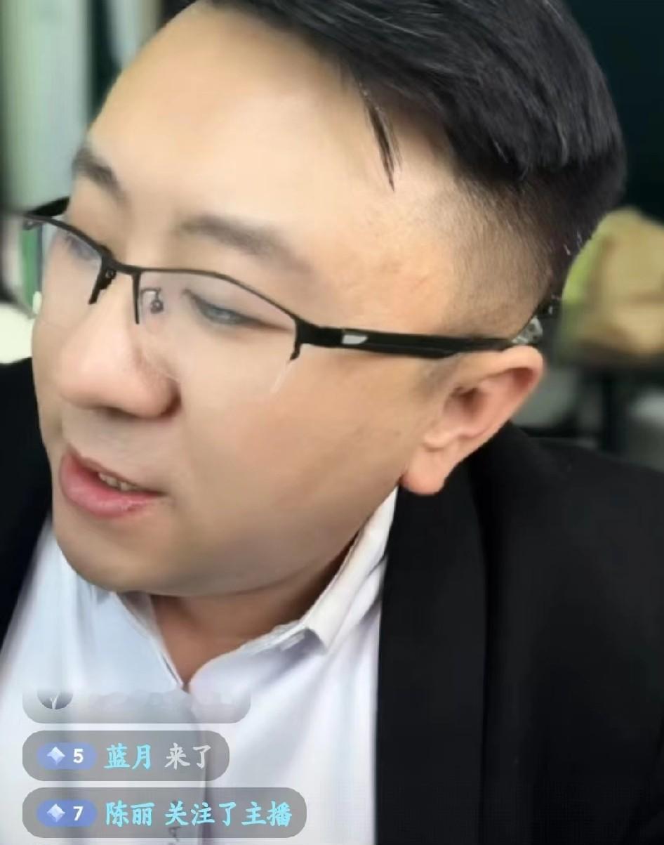 杰哥发出质疑:会长那个小男友是个面首？

刚刚，杰哥直播时说，有人说，于会长