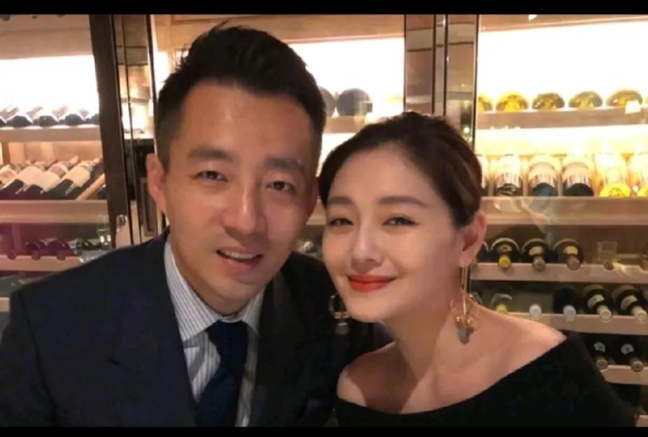 大S终于正面回应！实锤汪小菲母子？汪小菲火速回应又秒删了……

1.汪小菲婚内“