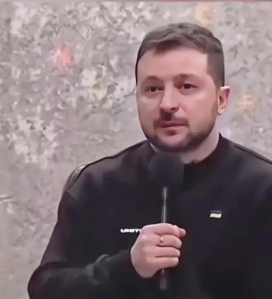 据直新闻2月19日报道，当地时间2月18日，乌克兰任期届满总统泽连斯基在节目专访