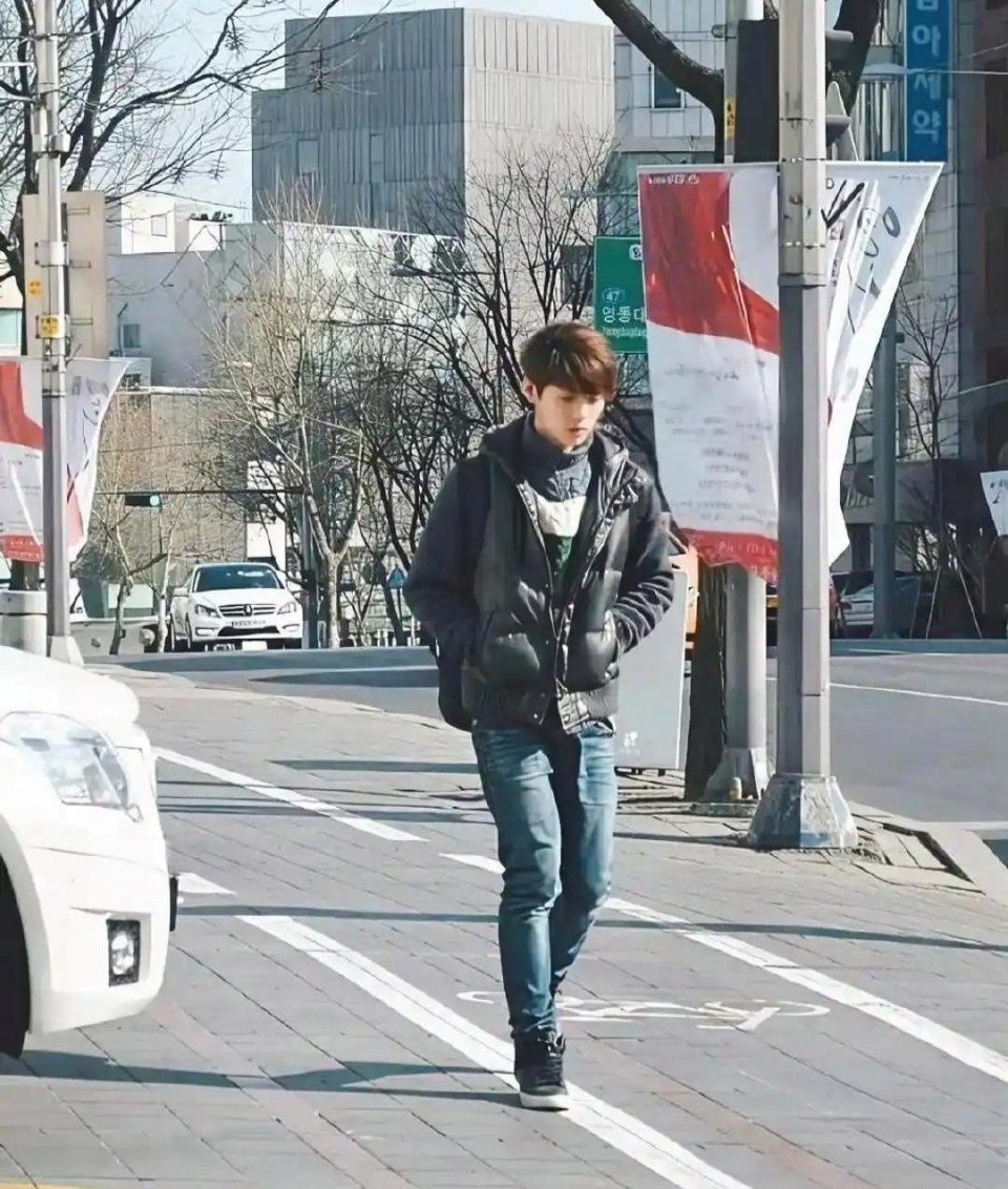 据说这是鹿晗被星探发现前的状态，如果我是星探，我也找他 
