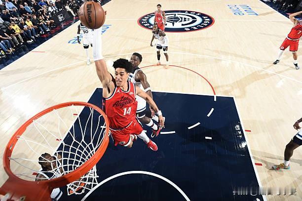 快船最离谱的地方是，对于像洛佩斯和巴图姆这样的老将的能力深信不疑。洛佩斯现在出场