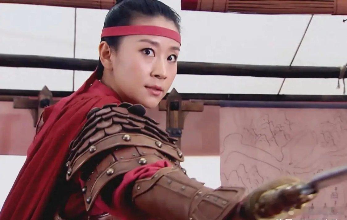 粉底液彩妆女将军 