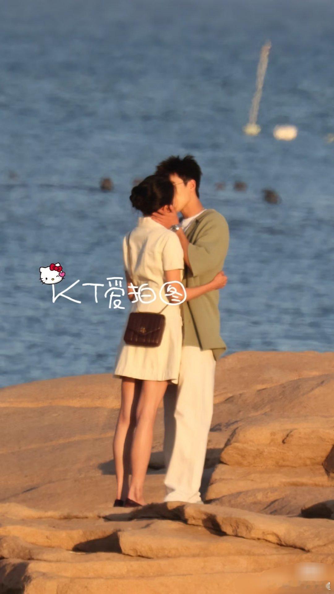 李昀锐关晓彤海边吻戏来了 ​​​