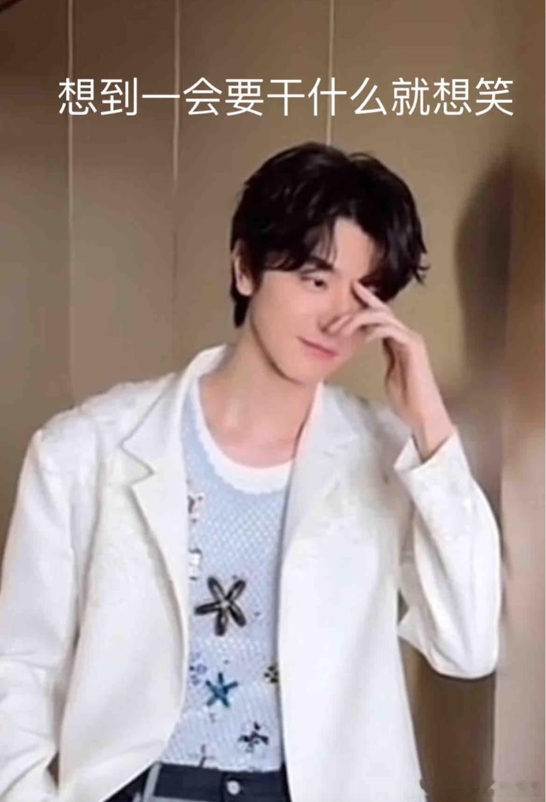 疑似失去所有力气和手段虞书欣：能跳就跳不能跳走开，后面还有一堆人排队呢~ 