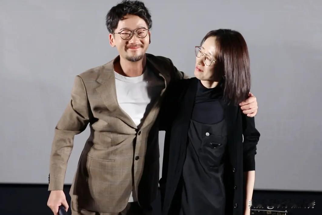 真是“般配”，陈创搂着刘敏涛红了眼眶，传不出一点“绯闻”！

特别喜欢他俩，虽然