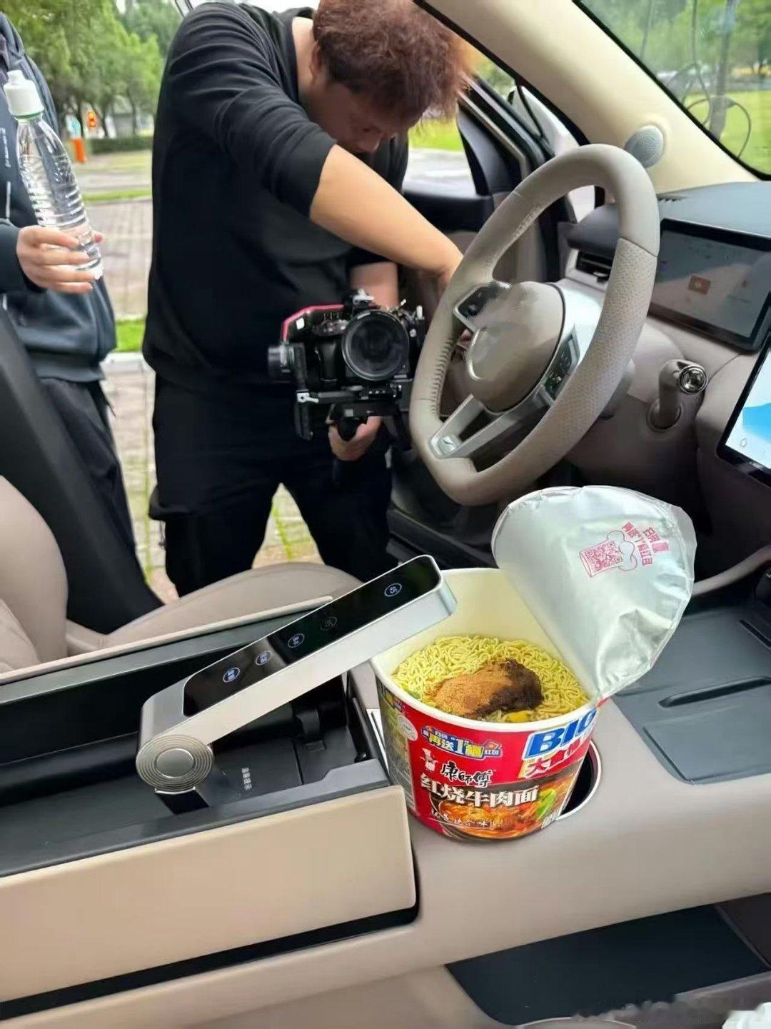 相比这种虾卷，我更愿意看到在前备箱上做文章，除了要更大能放更多行李外，比如加入更