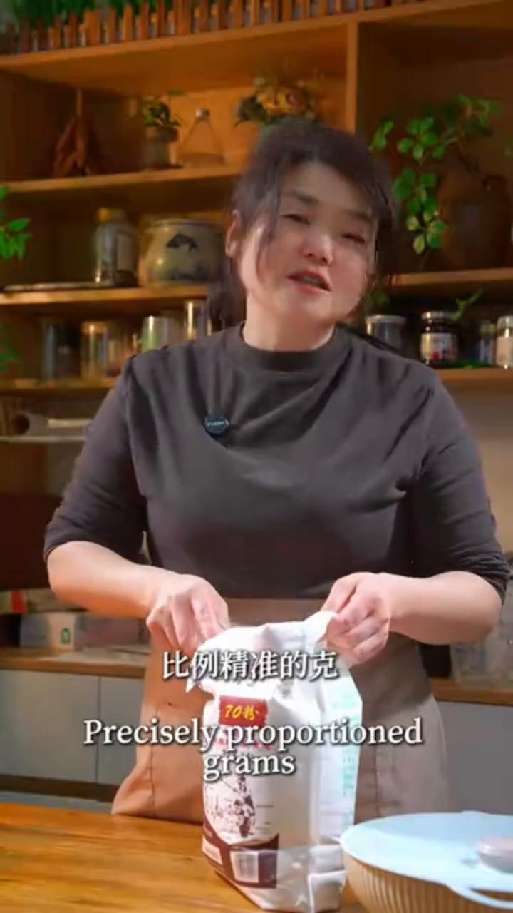 小笼包酱肉。
一半生肉加一半熟肉混在一块，出锅就是孩子上学早餐最爱吃的小笼包了。