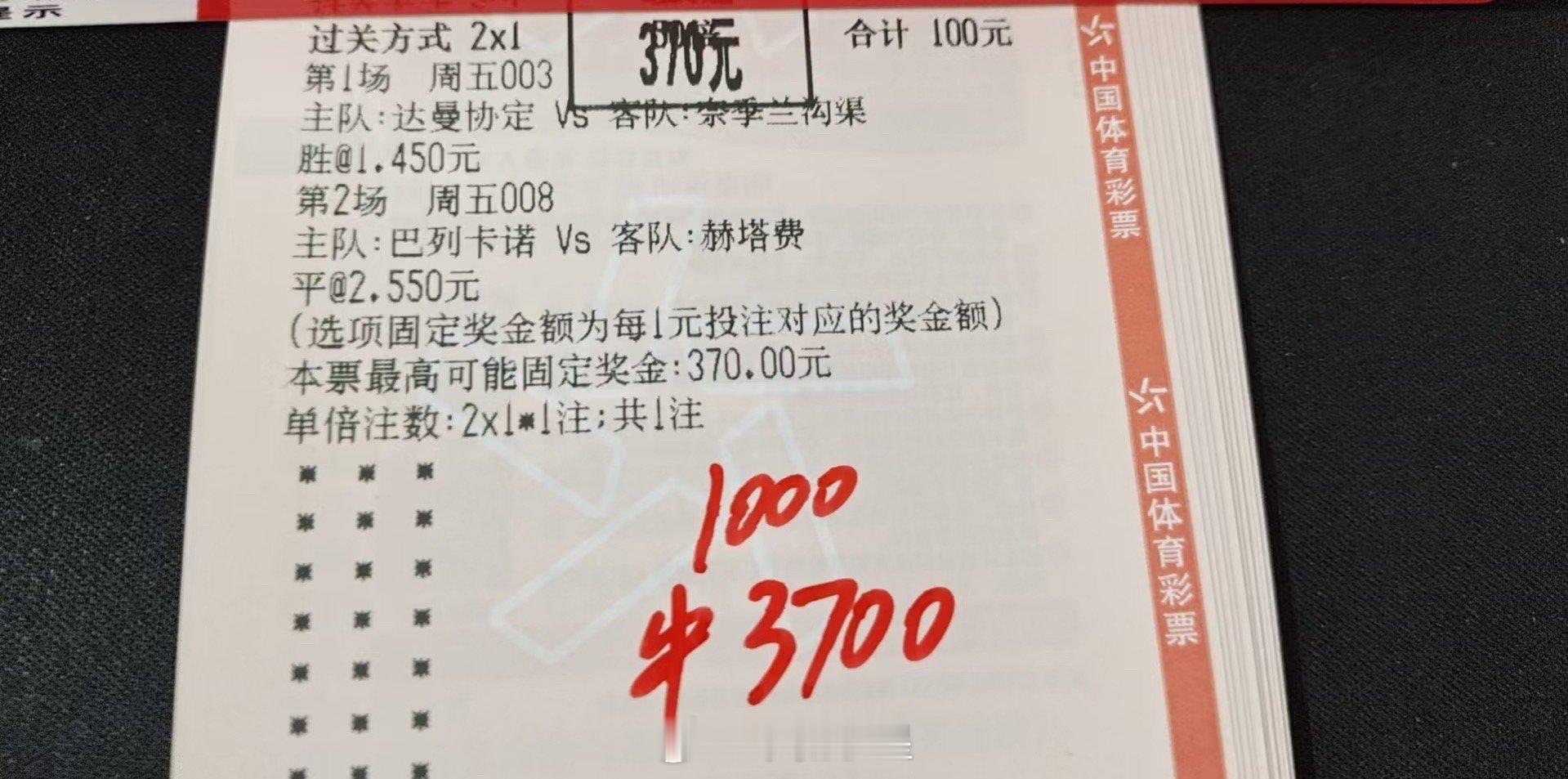 像树一样生长，向下扎根沉默，向上开花繁茂。 