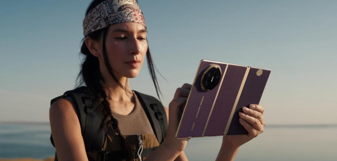 OPPO放弃了三折叠。近日OPPO周易保表示，虽然OPPO也尝试了不少三折叠模型