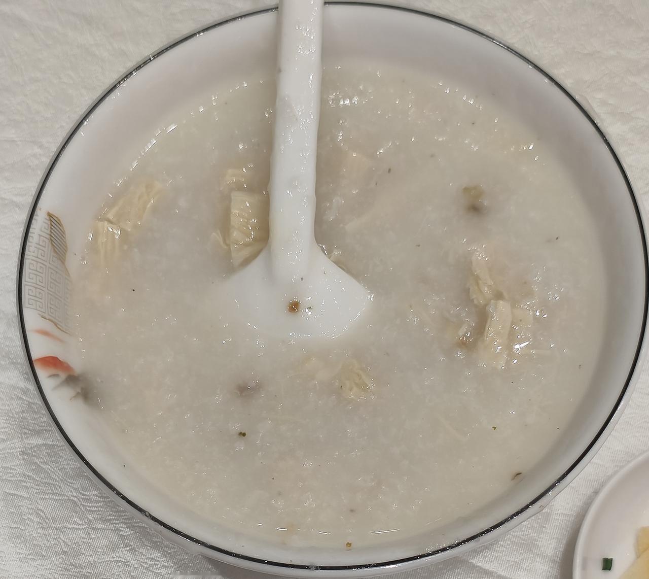 外地过来广州体验饮早茶的，我告诉你们，如果想吃饱又不会太贵的就要选择大件的，例如