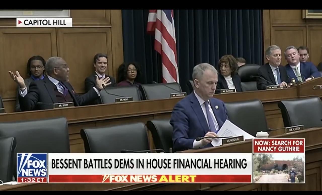 美国保守派人士呼吁将民主党众议员格雷格·米克斯Greg Meeks从其委员会中撤