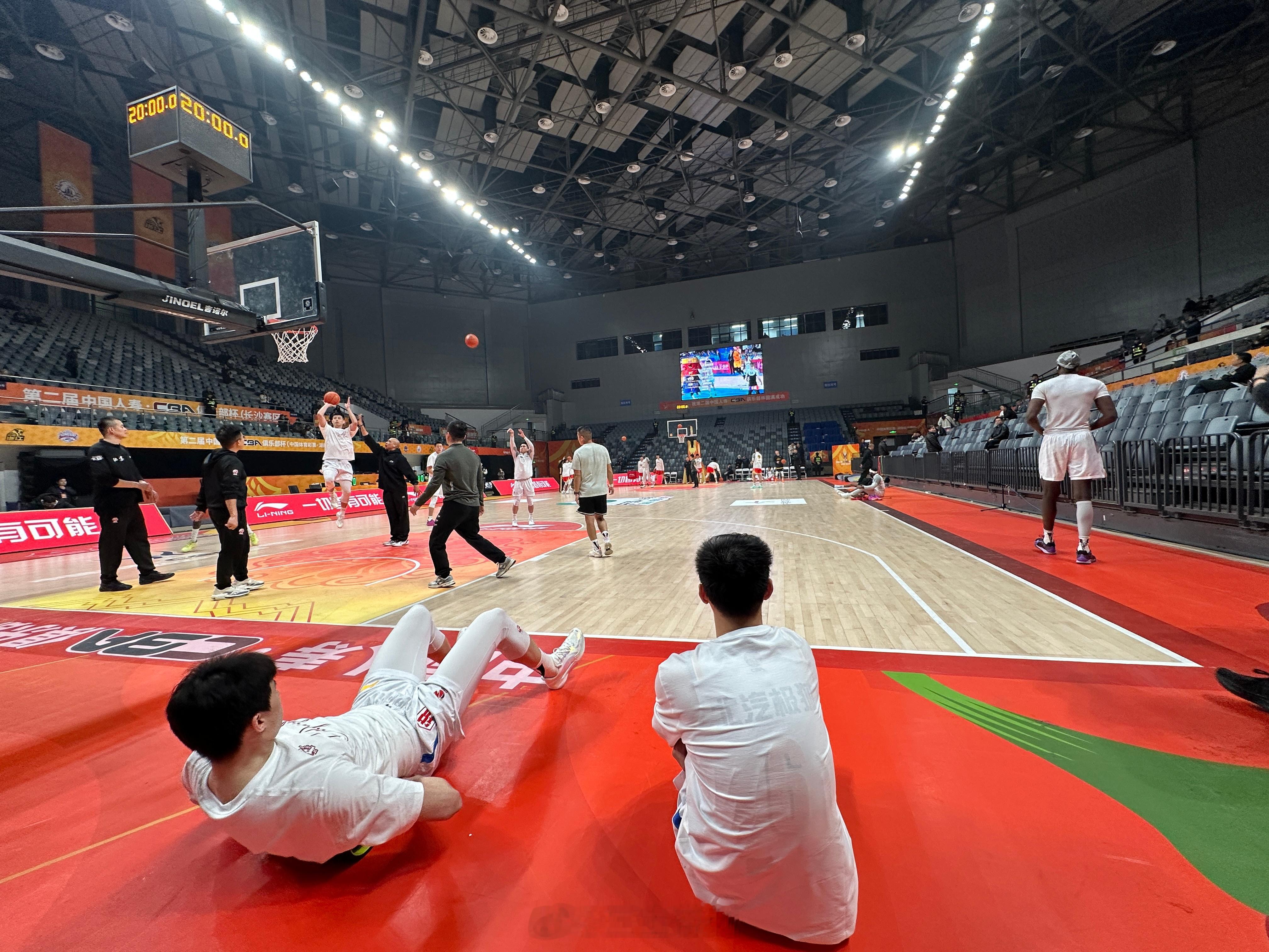 cba俱乐部杯 北京首钢今晚名单不够12人，三人组不打，斯佩尔曼也不打，老塔也不