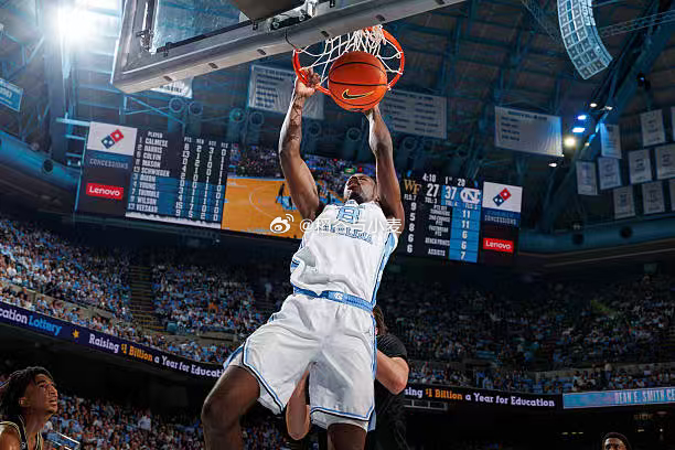 北卡罗来纳大学的大一锋线球员凯莱布-威尔逊（Caleb Wilson）在个人社交